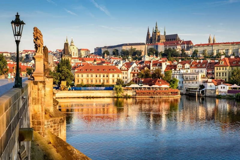 Prague Castle: 1-Hour Introduction Tour with Entry Ticket - Golden Lane and its tiny historic houses