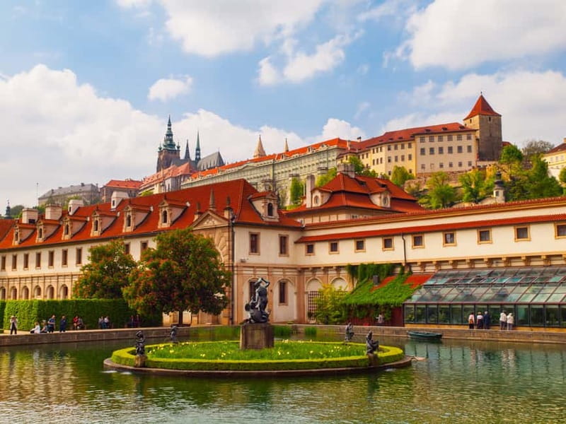 Prague Castle: 1-Hour Introduction Tour with Entry Ticket - Meeting at Masaryk statue and reaching the castle