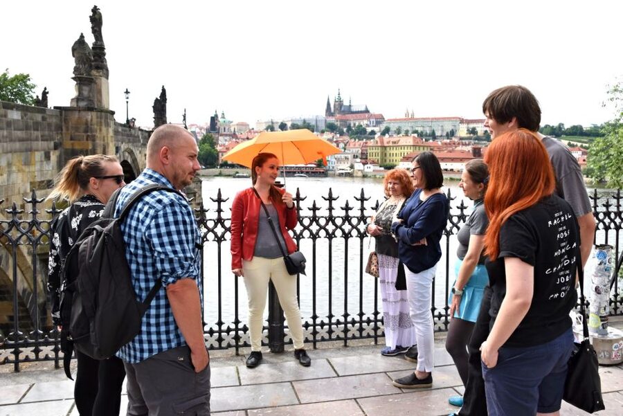 Prague: Castle and Jewish Quarter Tour - The guides and choice of language