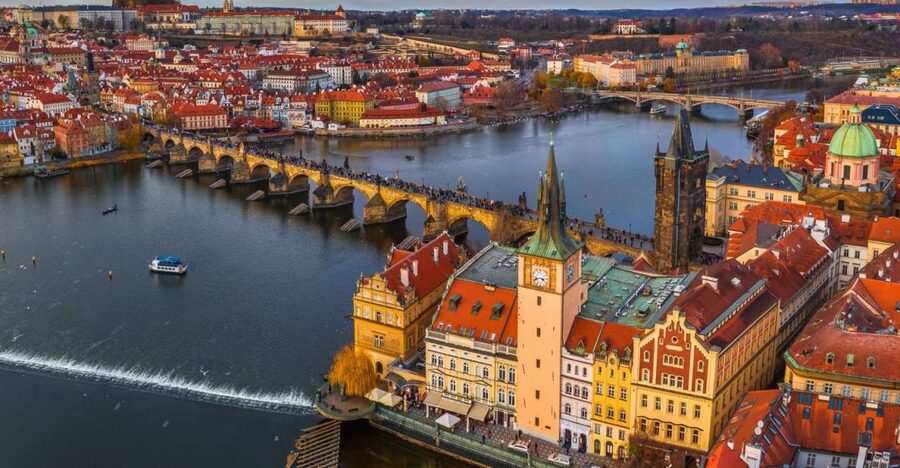 Prague: Castle and Jewish Quarter Tour with Cruise and Lunch - What the Vltava cruise is really like