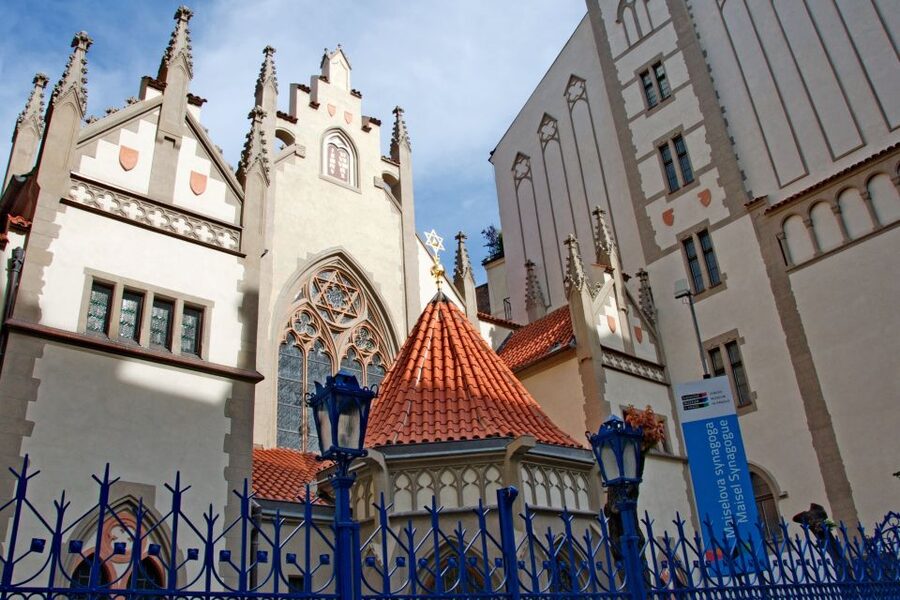 Prague: Castle and Jewish Quarter Tour - Meeting at King Charles IV