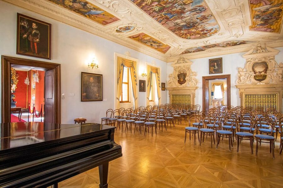 Prague Castle: Midday Classical Concert at Lobkowicz Palace - What the midday schedule does for your Prague day