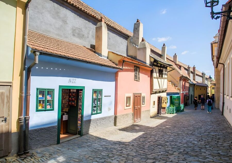 Prague Castle: Royal Palace, Cathedral, and Golden Lane Tour - Key points at a glance