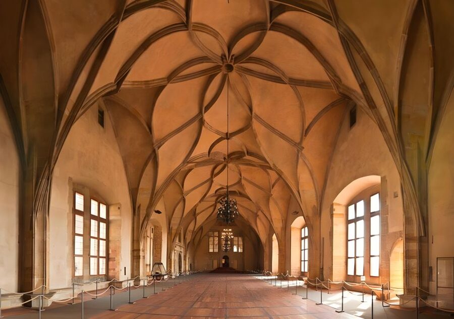 Prague Castle: Royal Palace, Cathedral, and Golden Lane Tour - Why Prague Castle works best with a guide