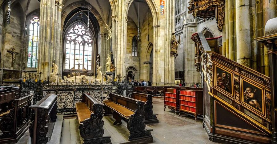 Prague Castle: Royal Palace, Cathedral, and Golden Lane Tour - The approach to Prague Castle and the hill