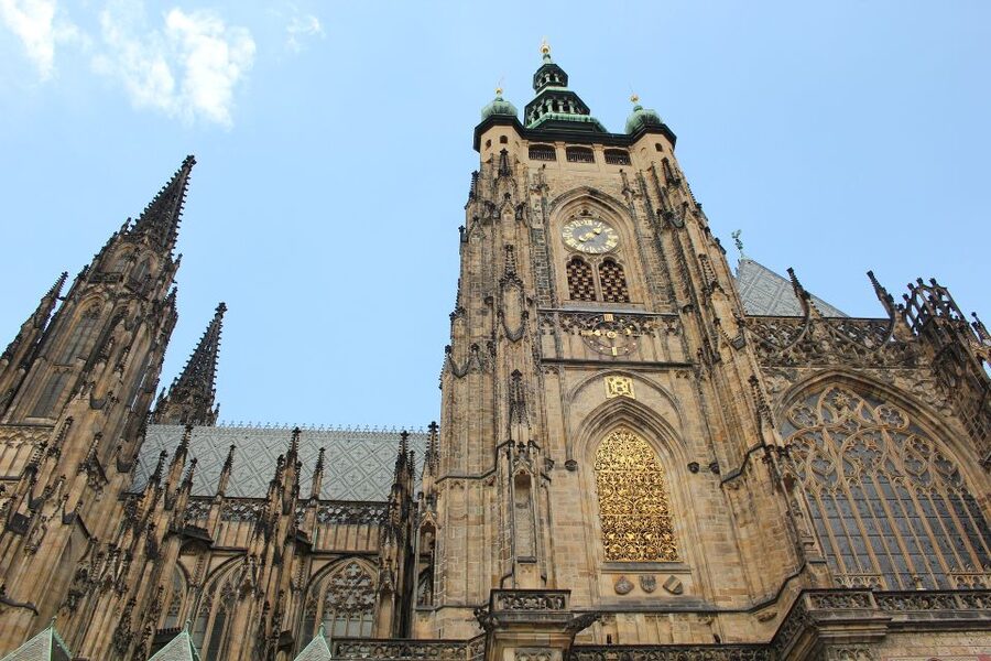 Prague Castle: Small-Group Tour with a local guide - St. Vitus Cathedral in about 50 minutes