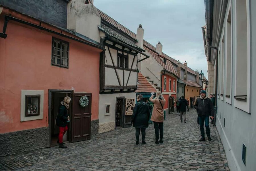 Prague Castle, St. Vitus Cathedral, Royal Palace, St. George's Basilica - What the 43 dollar price really includes