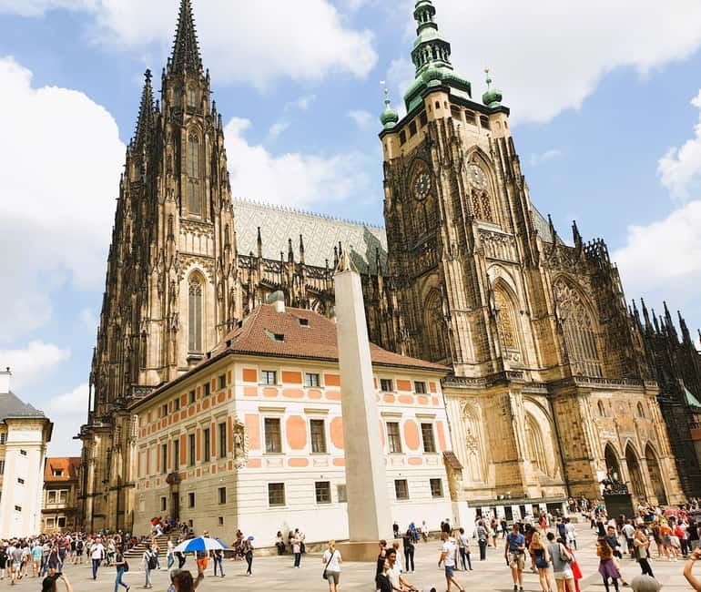 Prague Castle Ticket & Audioguide with Pick-up in GPG Office - Key points at a glance