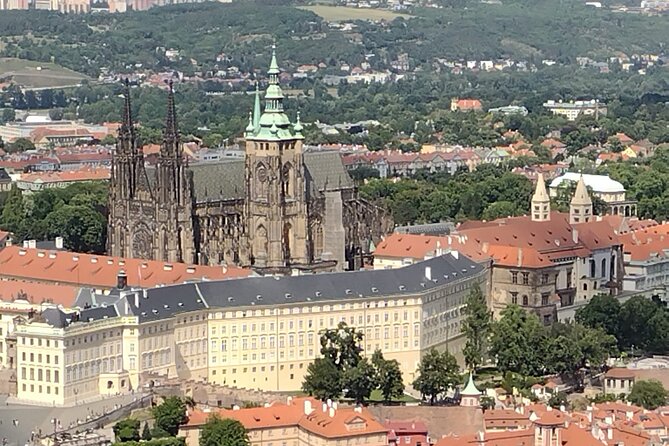 Prague Castle tour - Four Courtyards and Two Gardens