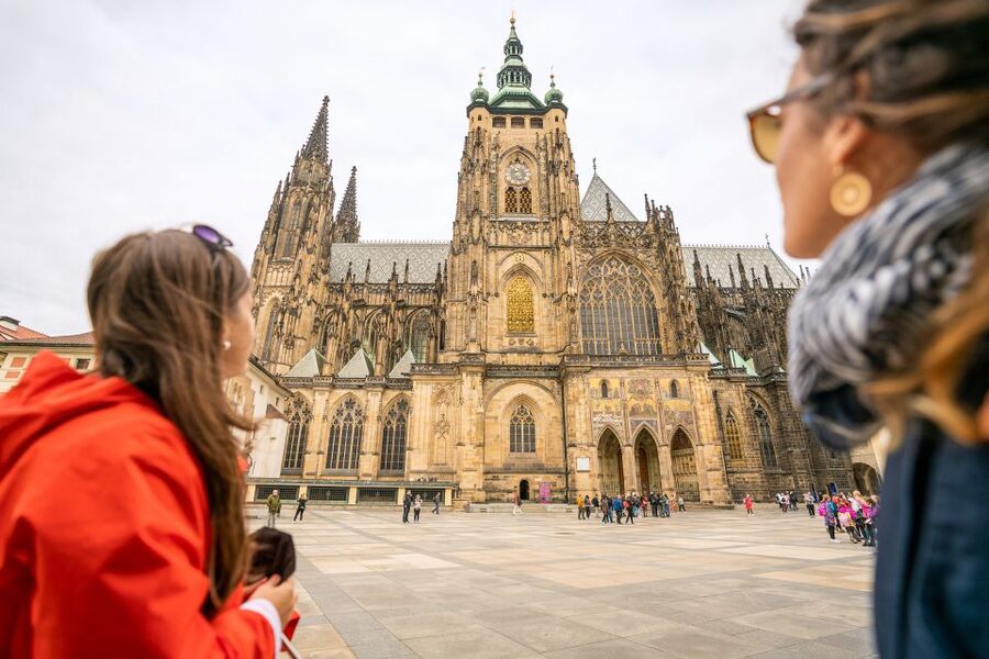 Prague: Castle Tour with Local Guide and Entry Ticket - Languages, groups and practical limits