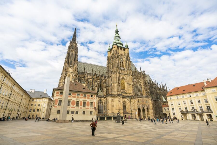 Prague: Castle Tour with Local Guide and Entry Ticket - St. George’s Basilica and its quieter beauty
