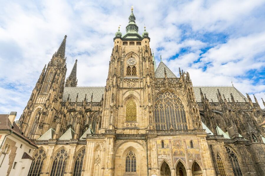 Prague: Castle Tour with Local Guide and Entry Ticket - What the $61 price includes