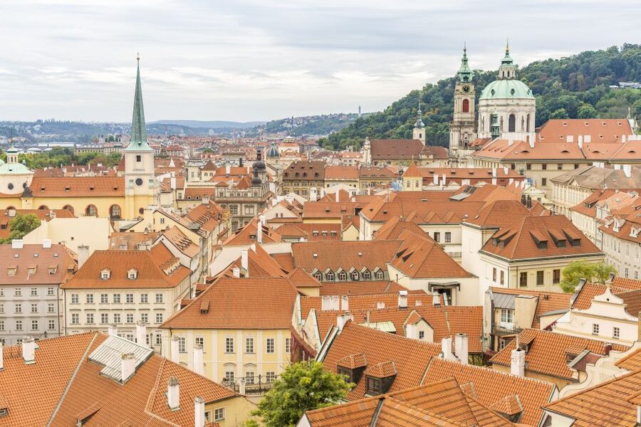 Prague: Castle Tour with Local Guide and Entry Ticket - Meeting at Malostranská and taking the tram uphill