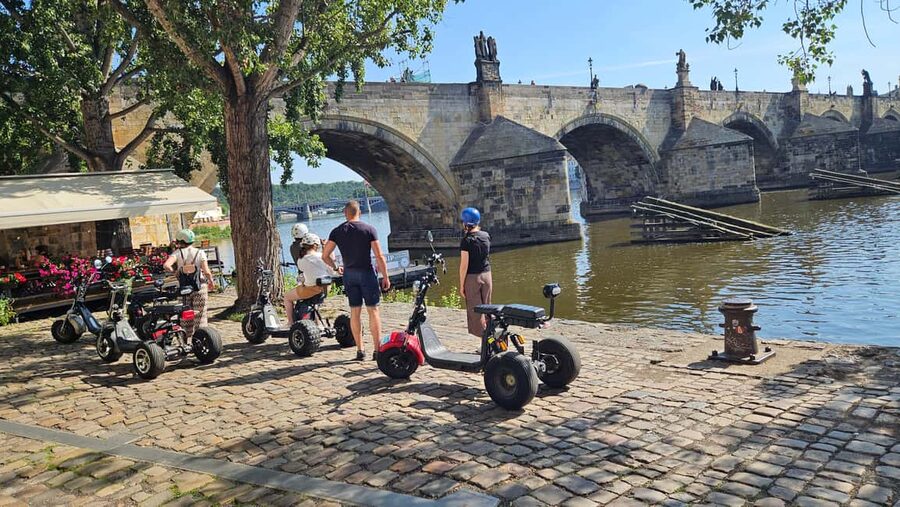 Prague: Castle Viewpoints & Charles Bridge Trike Tour - Key details before you book