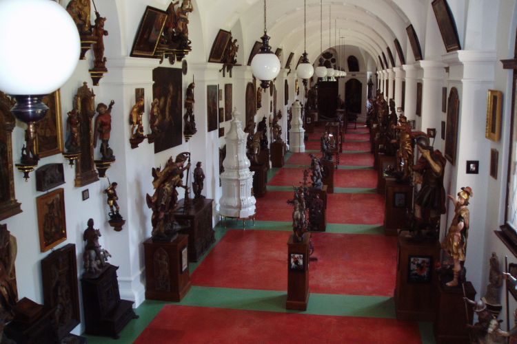 Prague: Karlštejn Castle Guided Tour with Entry Ticket - Who should book this Karlštejn tour?