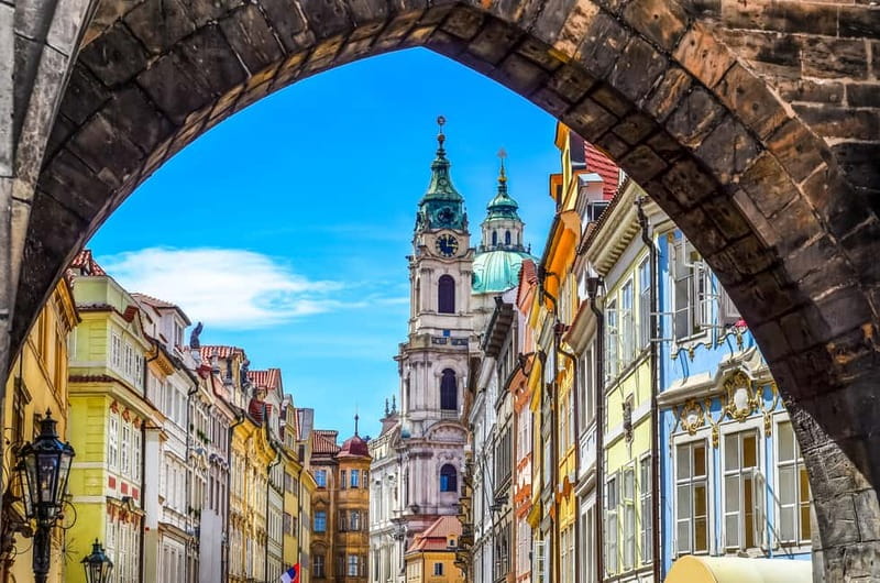 Prague: Old Town, Prague Castle & River Cruise Day Tour - Old Town and Josefov: Prague’s past in layers