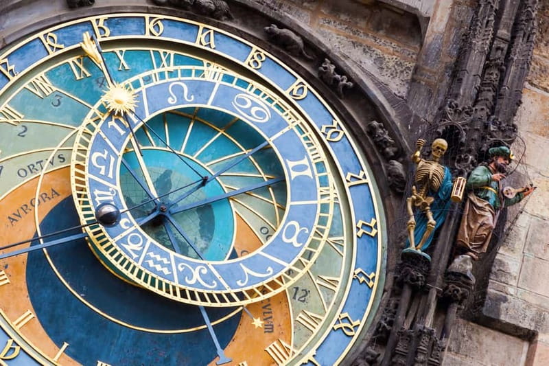 Prague: Old Town, Prague Castle & River Cruise Day Tour - The lunch break: useful, but plan it carefully