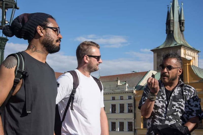 Prague: Old Town, Prague Castle & River Cruise Day Tour - What the guides add to the day