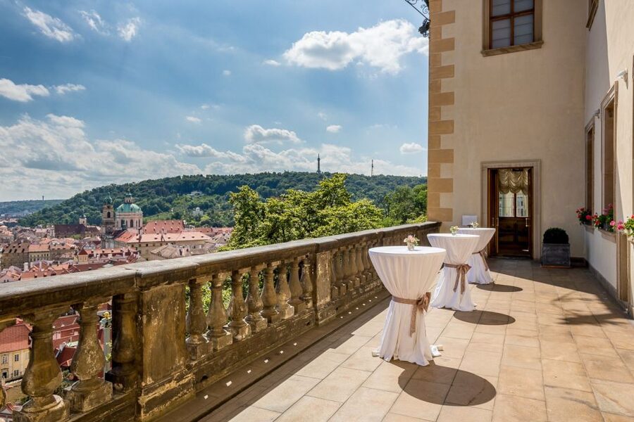 Prague: Prague Castle and Lobkowicz Palace Entry Tickets - Planning your day around crowds and closing times