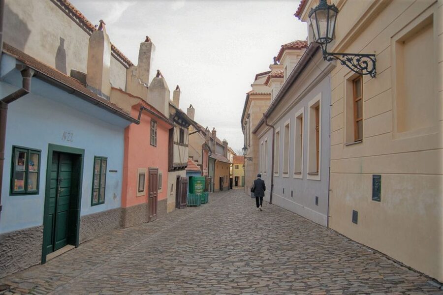 Prague: Prague Castle Complex Smartphone Audio Guide - How the audio guide works in real use