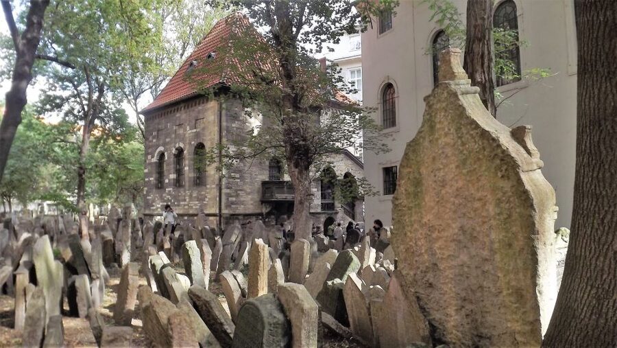 Prague: Prague Castle, Jewish Quarter, Clock Tower Admission - What the $120 Prague pass actually covers