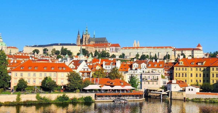 Prague: Prague Castle Private Walking Tour - The Old Royal Palace and the business of power