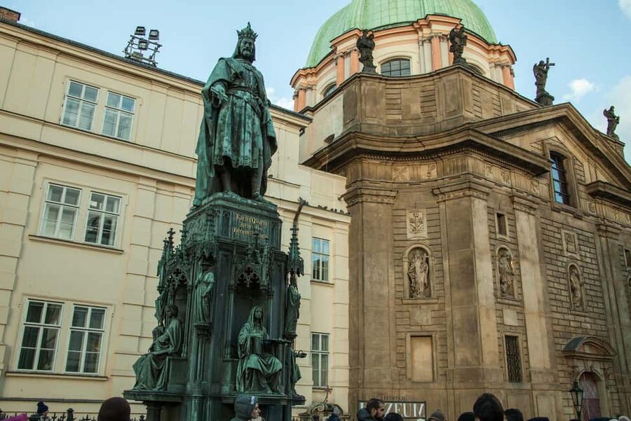 Prague: Prague Castle Walking Tour with Golden Lane in German - Meeting beneath Charles IV before the bridge crossing