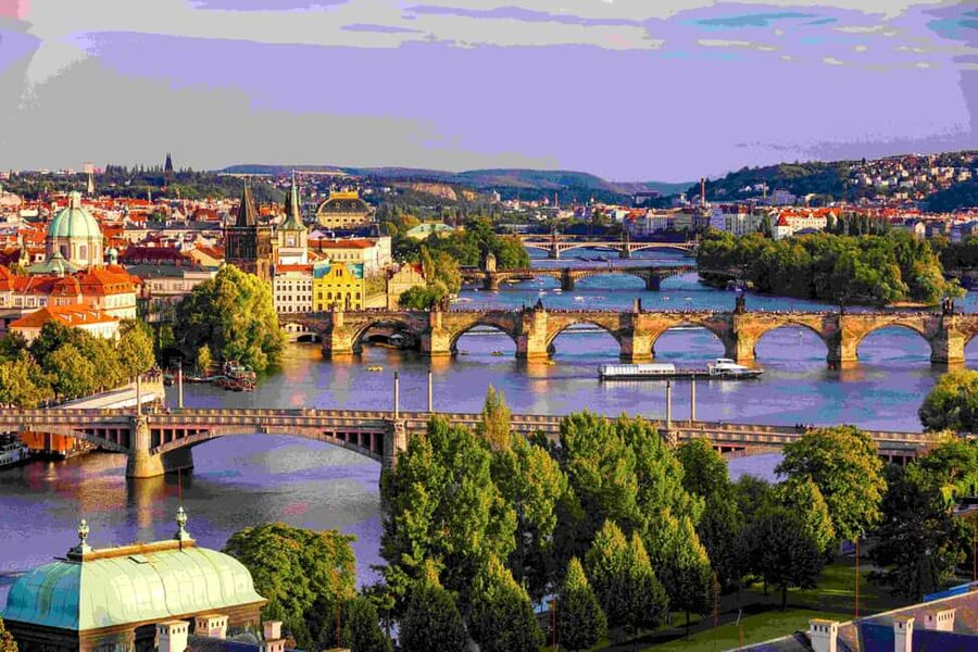 Prague Private Highlights Tour: Castle, Bridge & Old Town - Why a private car works well in Prague