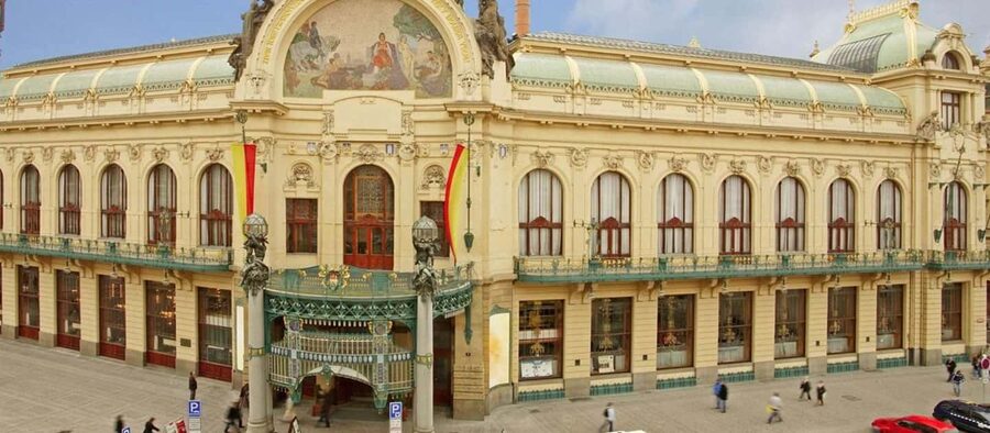 Prague Private Highlights Tour: Castle, Bridge & Old Town - Dancing House and the city’s modern side