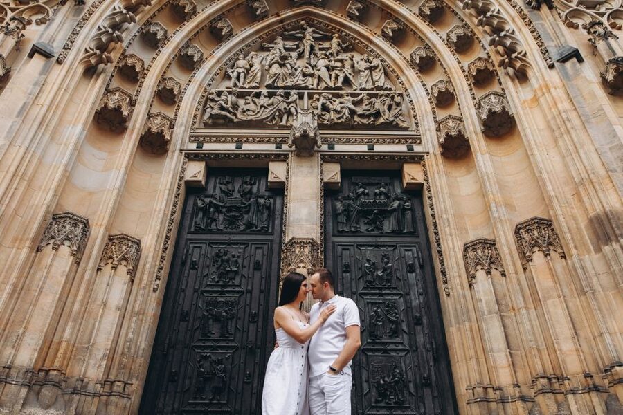 Prague: Professional Photoshoot at Prague Castle - Meeting your photographer outside Prague Medieval Tavern