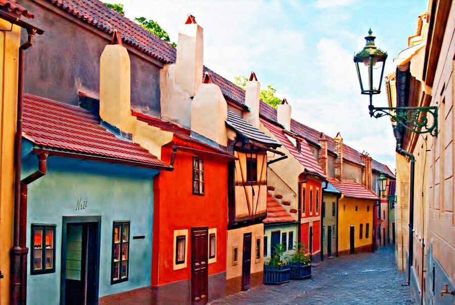 Prague Royal Castle, St Vitus, Golden Lane Tour with Tickets - Who should book this Prague Castle tour?