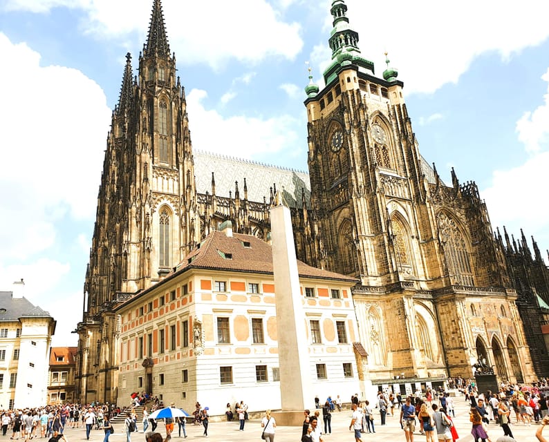 Prague: Skip-the-line Castle Ticket and Optional AudioGuide - St. Vitus Cathedral is the main event