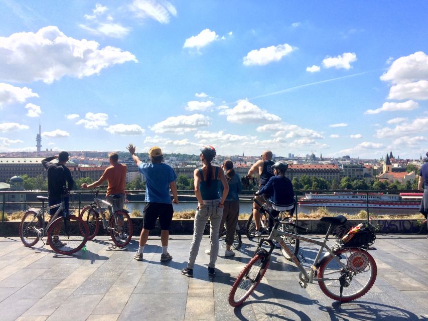 Prague: Stunning Viewpoints, Castle, City & Park E-Bike Tour - Kampa Island and the beer-garden pause