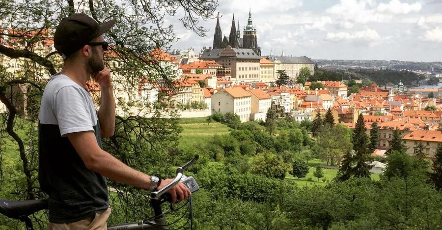 Prague: Stunning Viewpoints, Castle, City & Park E-Bike Tour - How the guiding affects the experience