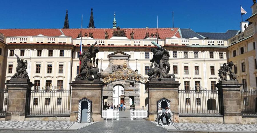 Prague: Tour to Prague Castle with tickets included. Spanish - Key points to know before you book