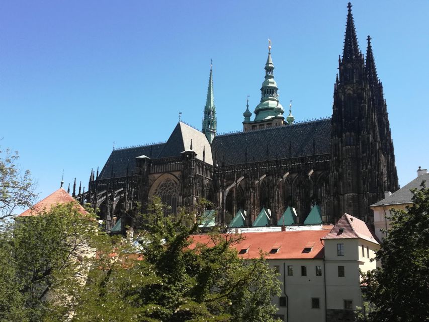 Prague: Tour to Prague Castle with tickets included. Spanish - Why Prague Castle works best with a guide