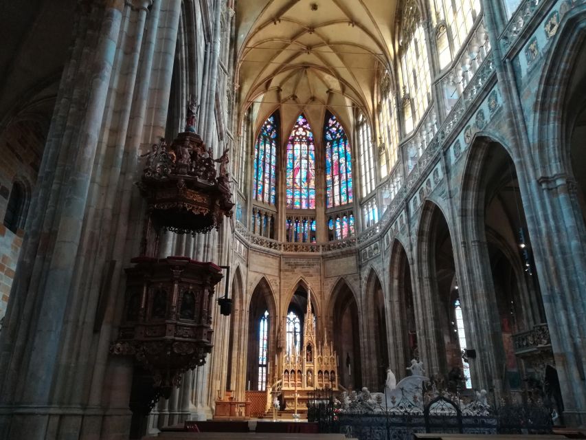 Prague: Tour to Prague Castle with tickets included. Spanish - What the $64 price includes
