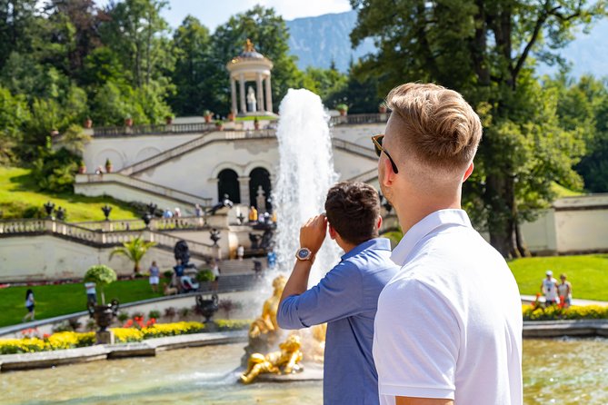 Premium Neuschwanstein Castle and Linderhof VIP Tour from Munich - Oberammergau and the short village pause