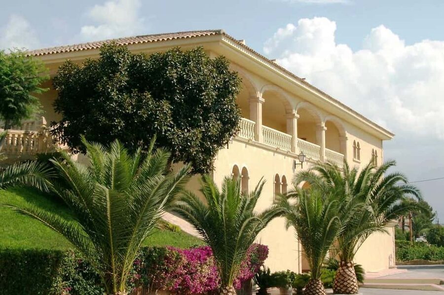 Premium Tour: Winery 7 Tastings + Guadalest Castle | Small group - Key points at a glance