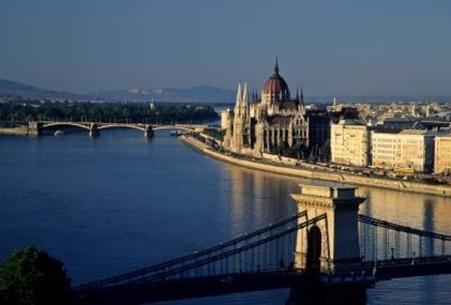 Private Buda Castle walking tour & Danube river cruise with Margaret Island stop - Key points to know