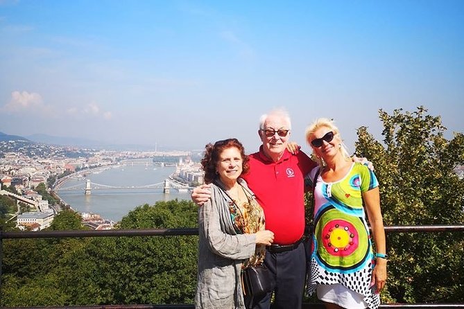 Private Buda Castle walking tour & Danube river cruise with Margaret Island stop - Matthias Fountain and Sándor Palace