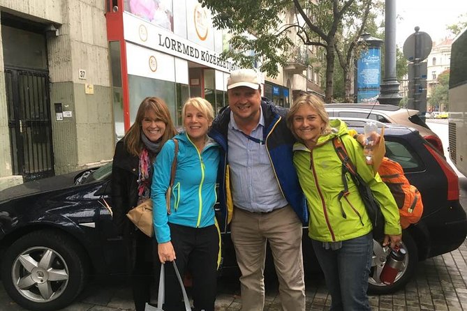 Private Buda Castle walking tour & Danube river cruise with Margaret Island stop - The Danube cruise beneath Chain Bridge