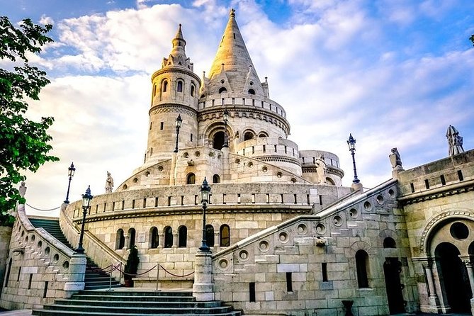 Private Buda Castle walking tour & Danube river cruise with Margaret Island stop - Walking through Buda Castle’s rebuilt royal quarter