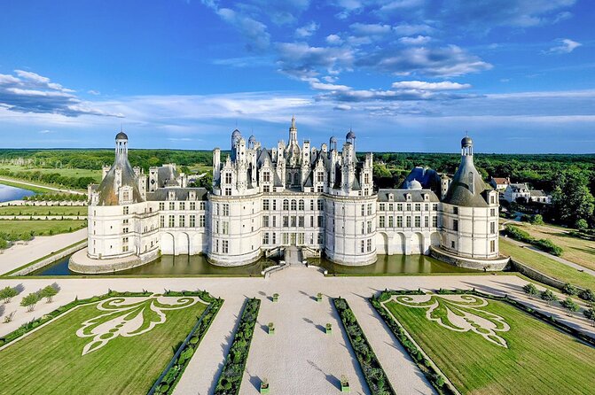 Private Day Trip to the Châteaux DE la Loire - Blois: a useful lunch pause