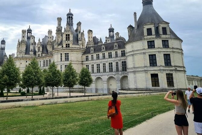 Private Day Trip to the Châteaux DE la Loire - Who should book this experience?