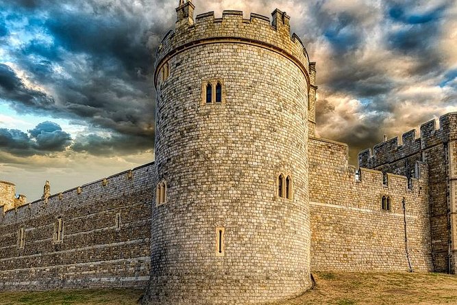 Private Driver guided tour Stonehenge Windsor castle and Bath. - Stonehenge at about 1 p.m.