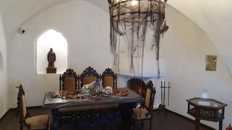 Private Guided Tour Dracula's Castle & Bear Sanctuary - The private guide changes the pace