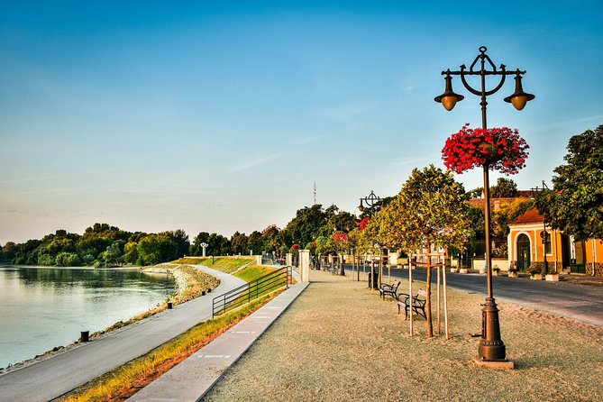 Private Guided Tour to Szentendre & Visegrád Castle (Danube Bend) - Szentendre: art, pastries, and a riverside walk