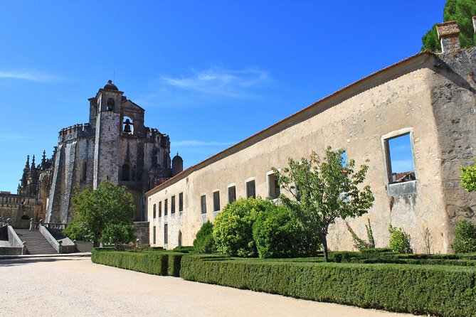 Private Knights Templar Full-Day Tour to Tomar, Almourol Castle and Constância - The guides and the value of live commentary