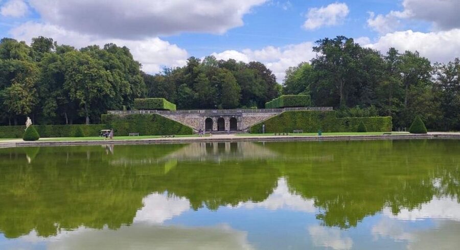 Private tour: Chateaux de Vaux le Vicomte & Fontainebleau - Visiting Vaux-le-Vicomte and Its Gardens